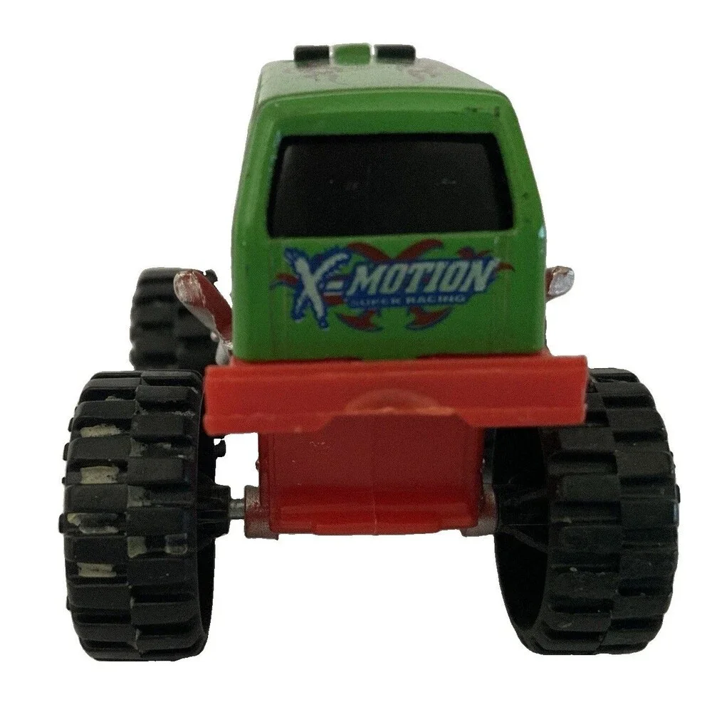Greenbrier International Monster Truck Van X-Motion 1:64 Green/Red Big Wheels